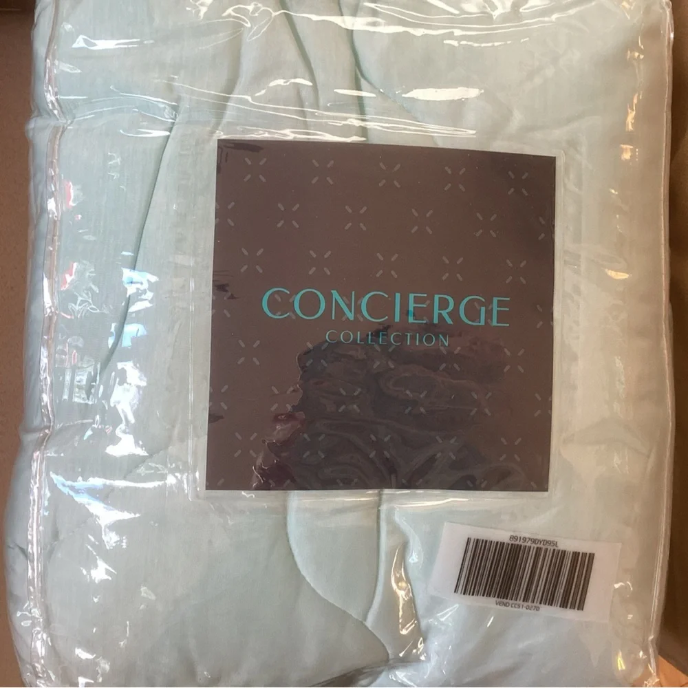 NEW Soft Sky Blue Quilted Cooling Comforter
